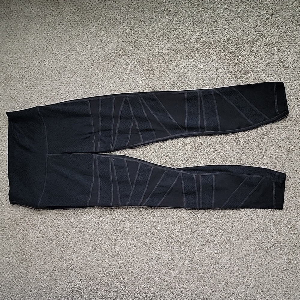 RARE Lululemon women's High Times Tech Mesh size 4